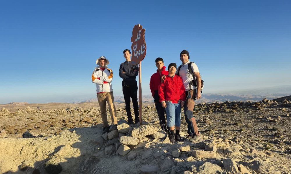 صعود موفق کوهنوردان جوینی به پنج قله بلند کشور