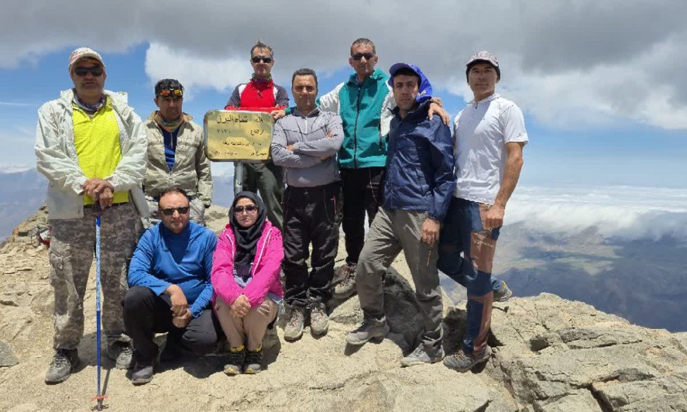 صعود موفق کوهنوردان جوینی به پنج قله بلند کشور